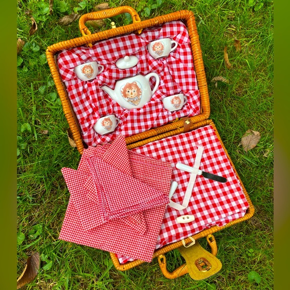 raggedy ann Dining Vintage Raggedy Ann Tea Picnic Basket Set Poshmark